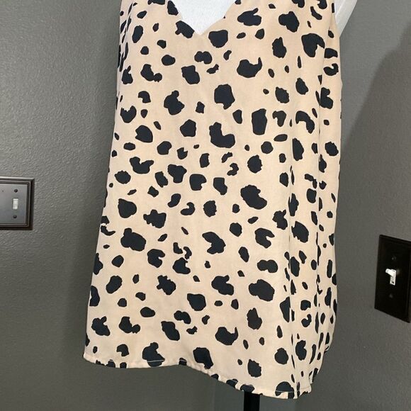 Socialite Leopard Cami Scalloped Vneck Tank - Picture 4 of 11
